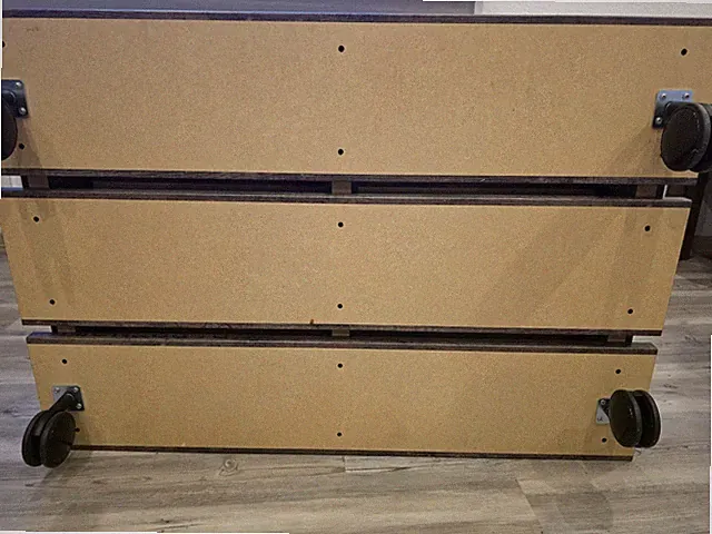 Kleiner Tisch/Regal auf Rollen, 2 Fächer, dunkel Holz Braun/Schwarz 100 cm