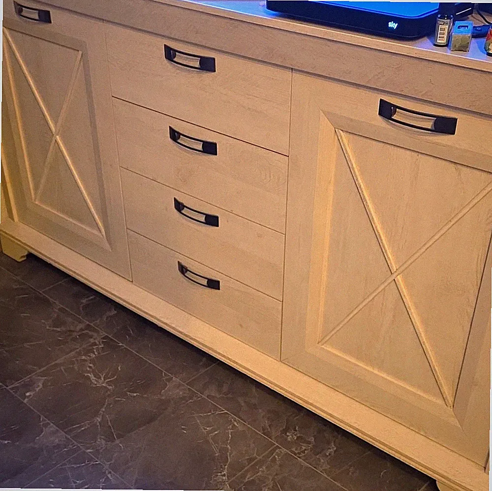 Kommode Holz beige 4 Schubladen 2 Türen schwarze Metall-Bügelgriffe L175