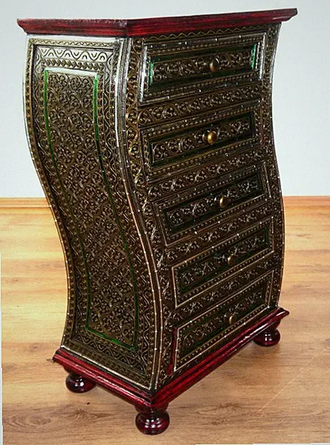 Kommode im Glasmosaiklook geschwungen asiatischer Schrank mit Verzierungen