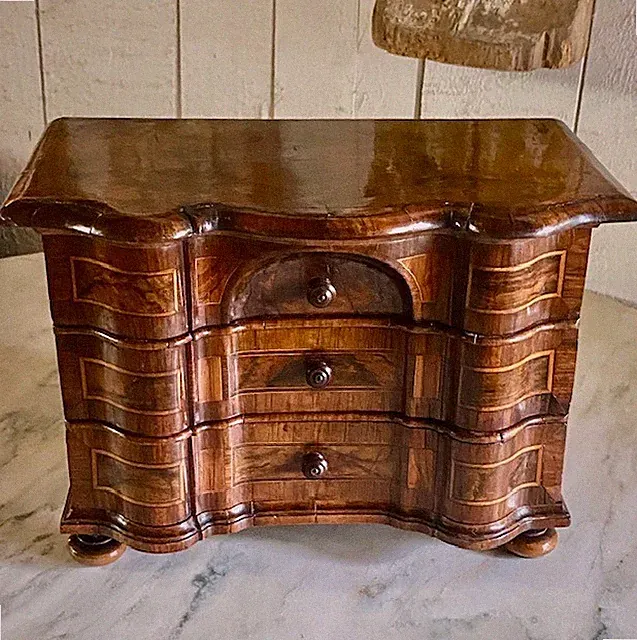 Kommode Modellmöbel Modellkommode Barock Barockkommode Einrichtung Modell