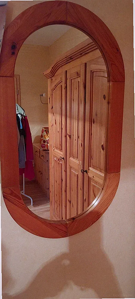 Komplettes Schlafzimmer aus massivem Echtholz .