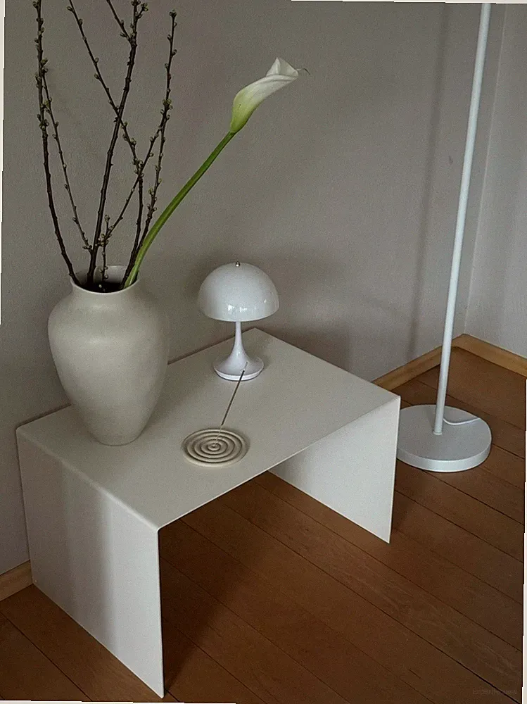 Lounge Tisch Regal Blech Minimalistisch Pulverbeschichtet- Creme
