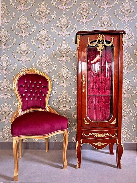 Luxury Display Cabinet Retro Baroque Showcase in Handmade Red Vitrine Home Decor