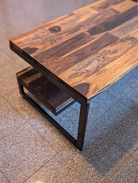Massiver Couchtisch Industrial Style – Stahl natur