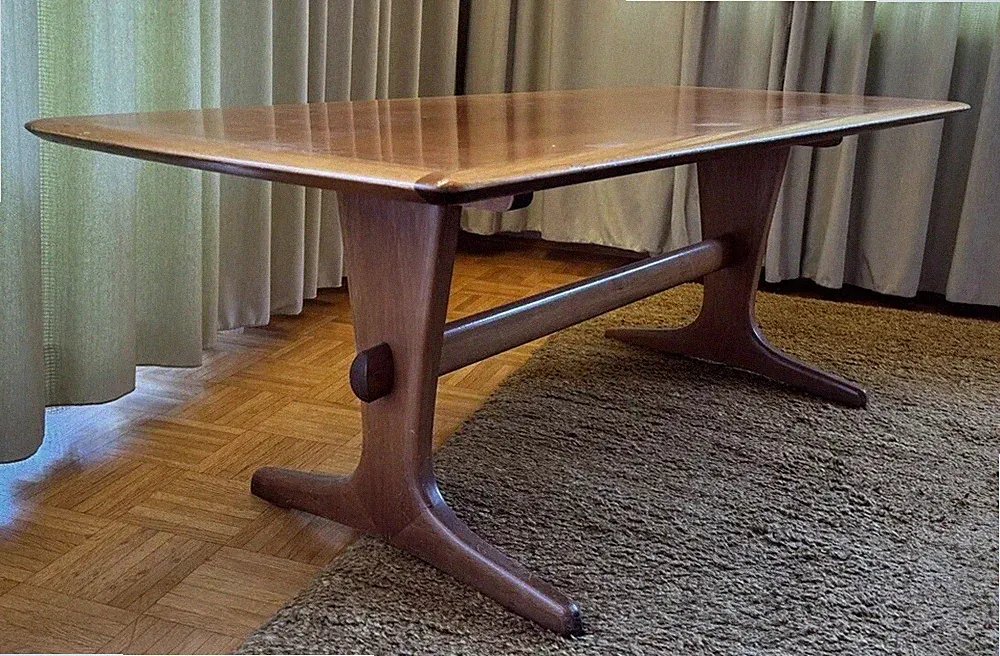 Massiver Echtholz 70er Jahre Wohnzimmertisch 150x65 massiv geölt