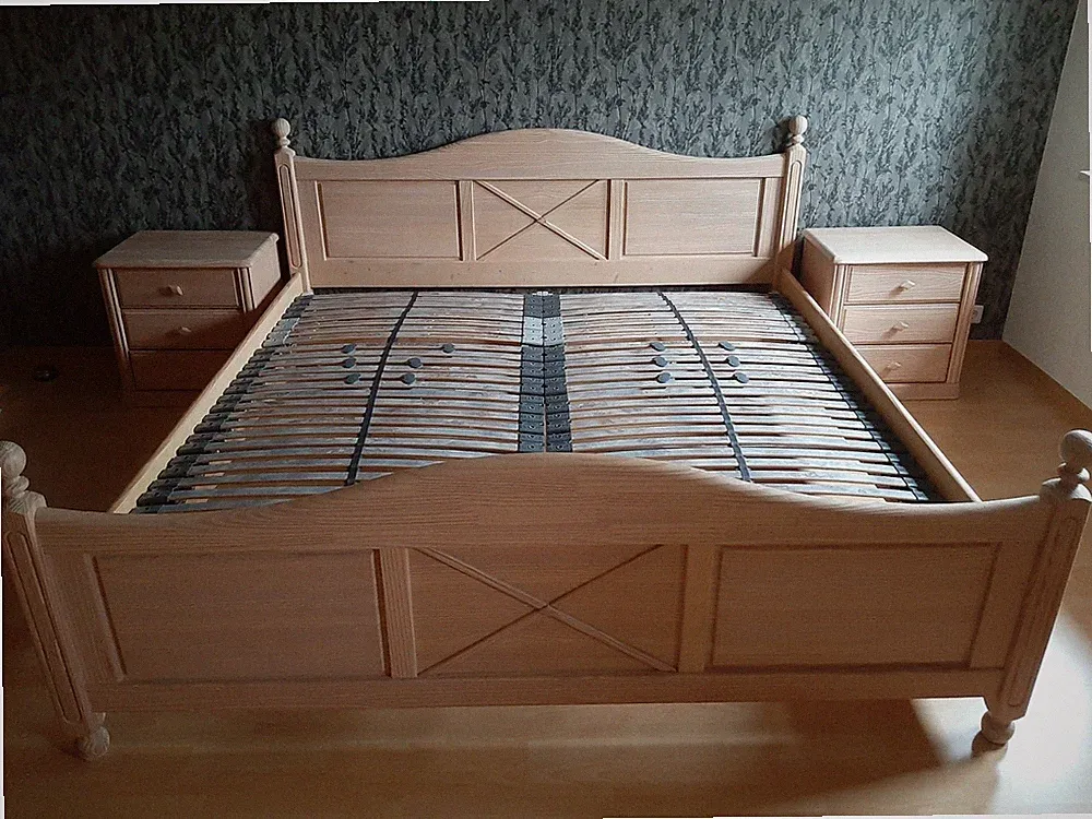 Massivholz Bett 200x200, Pinie gebürstet, Echtholz, Doppelbett incl. Lattenroste