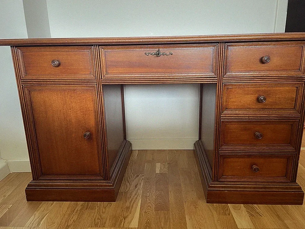 Massivholz Schreibtisch im klassischen Stil