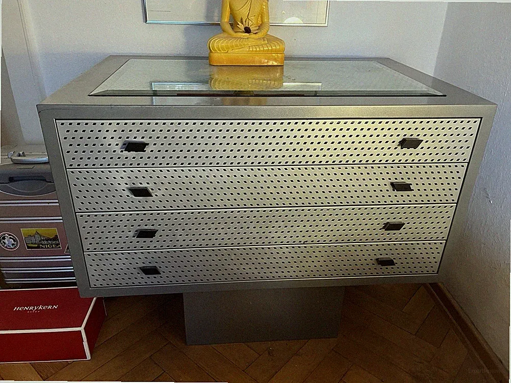 Metall Kommode / 4 Fächer/Glasplatte