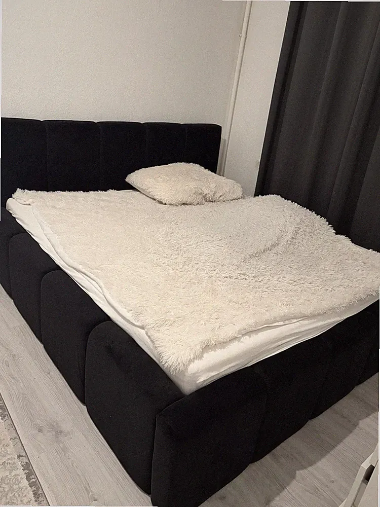 Modern Black Velvet King Bed 180x200 cm – Luxury Upholstered Frame