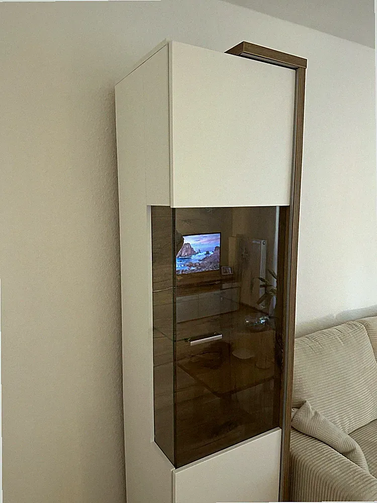 Moderne Vitrine weiß/braun, Glasfront & Glastür, freistehend, 3-türig, LED