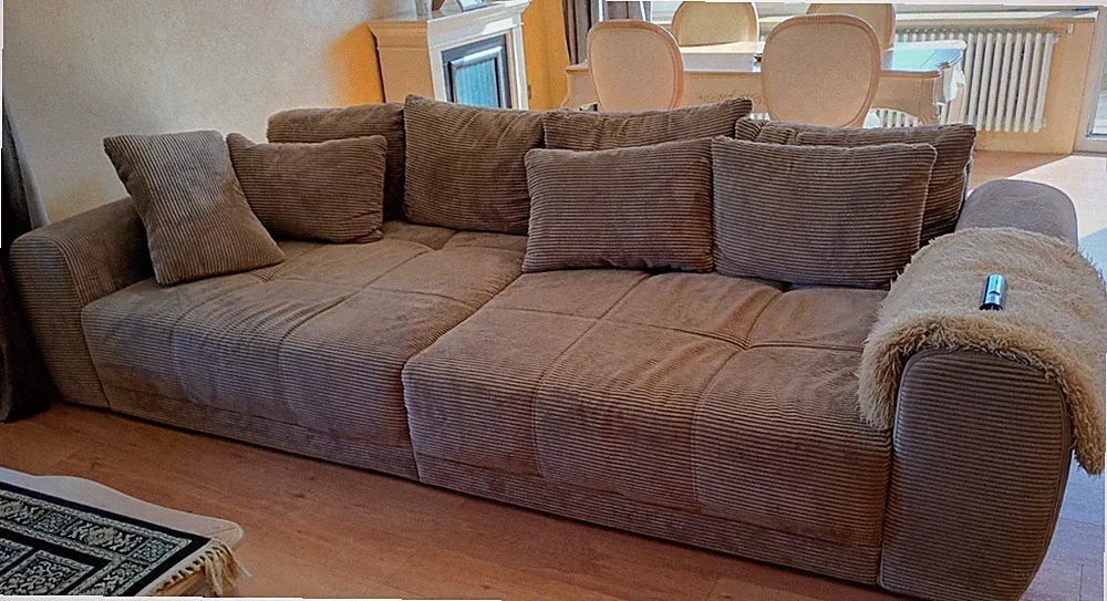 Modernes Cord-Sofa beige, 4-Sitzer, mit Kissen, hohe Rückenlehne, 220x135x120cm