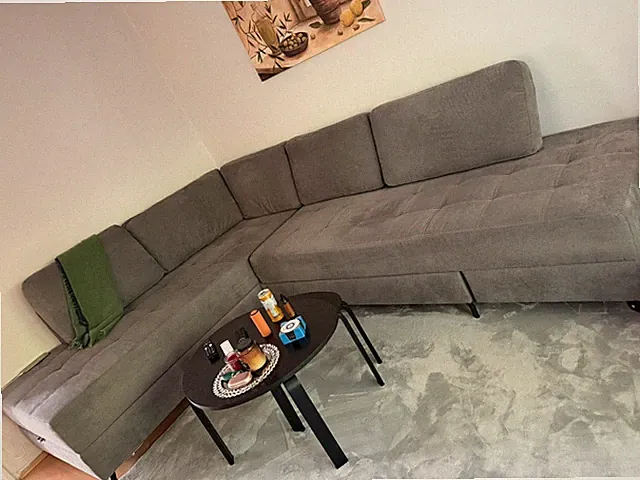 Modernes Ecksofa in Grau mit Bettfunktion