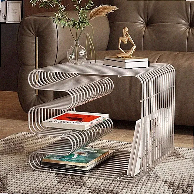 Modernes, minimalistisches Couchtisch – vielseitiger Wand-/Boden-Organizer