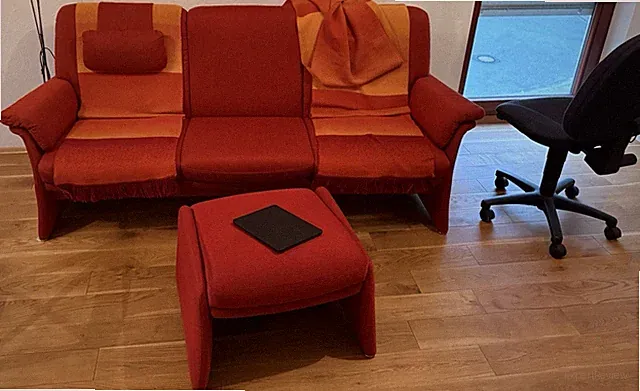 Modernes Sofa mit Hocker, 3-Sitzer mit Relaxfunktion, Korallenrot
