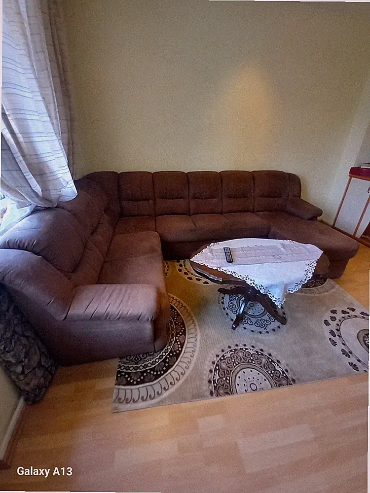 Möbel Boss Recamiere Sofa mit Schlaffunktion. U Küche Kühlschrank. Ofen.spülm