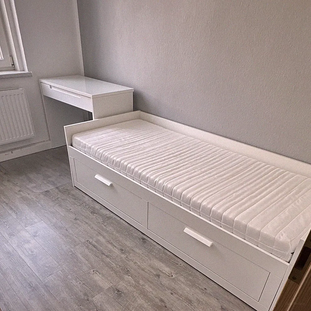 Möbel für Kinderzimmer Bett,Schrank,Nachttisch und Schreibtisch.Selbst Abholung.