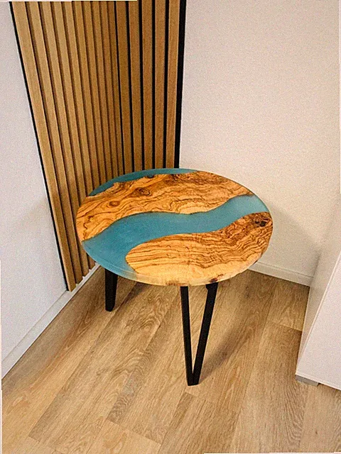 Olivenholz Tisch mit Epoxidharz