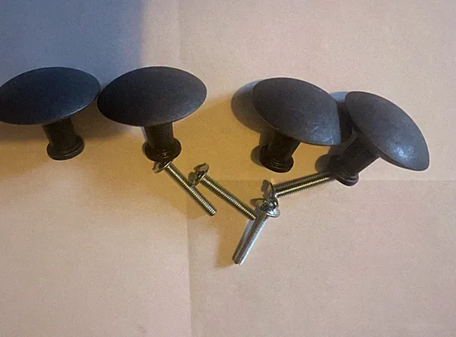 *ORIGINAL* 4 x IKEA HEMNES Schublade GROßE Knöpfe 117615 Griffe & Schrauben 100413