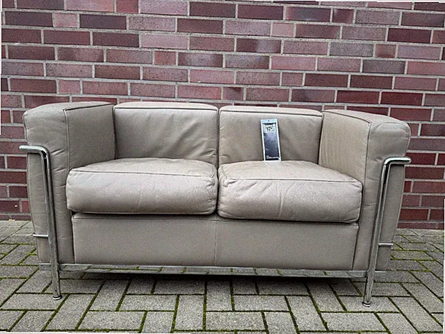 Original Cassina Le Corbusier LC2 Sofa 2-Sitzer Designklassiker Leder Taupe/grau