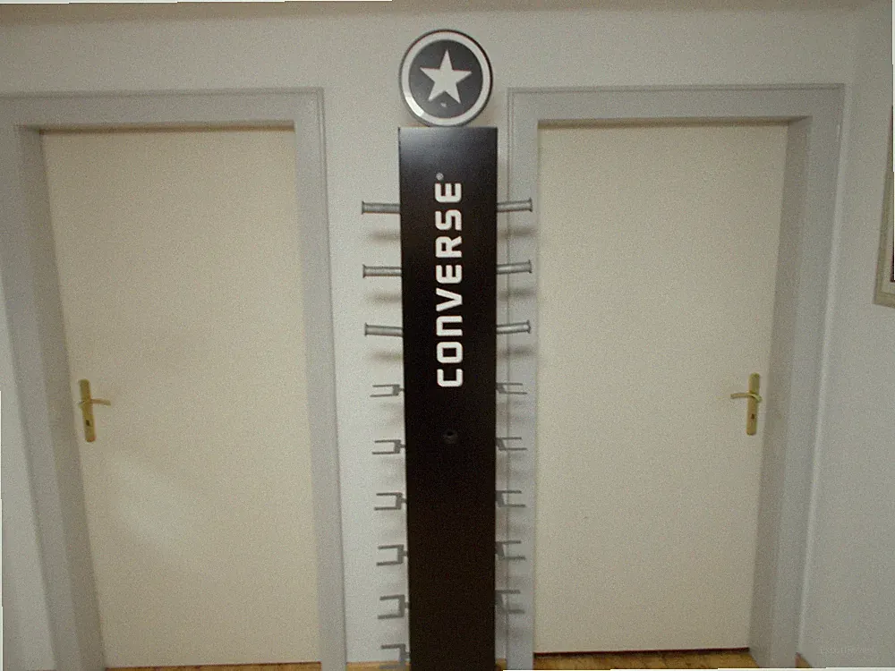 Original Converse Schuständer Chucks 2m hoch Metall sehr seltenes Teil Sneakers