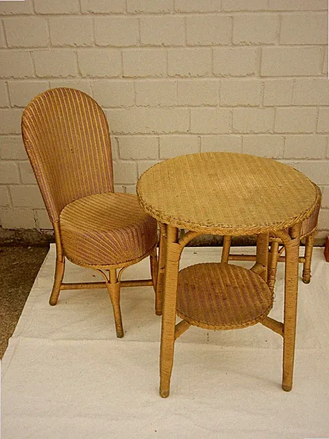 Original Lloyd Loom Sitzgruppe – Korbstuhl & runder Beistelltisch, England
