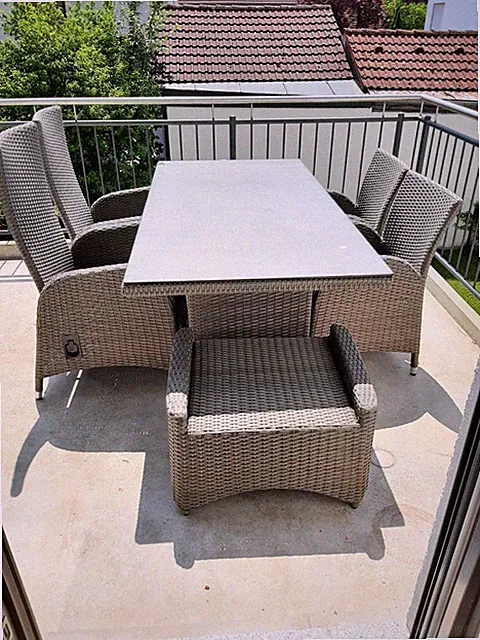 Outdoor table/chair