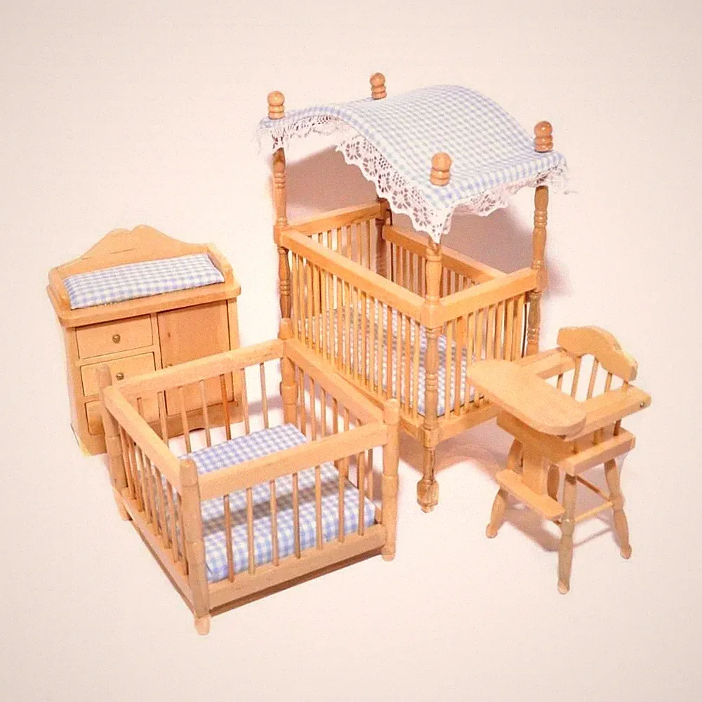 Puppenhaus Kinderzimmer Möbel Set Eiche Hell Blau Gingham Miniatur Baby Junge