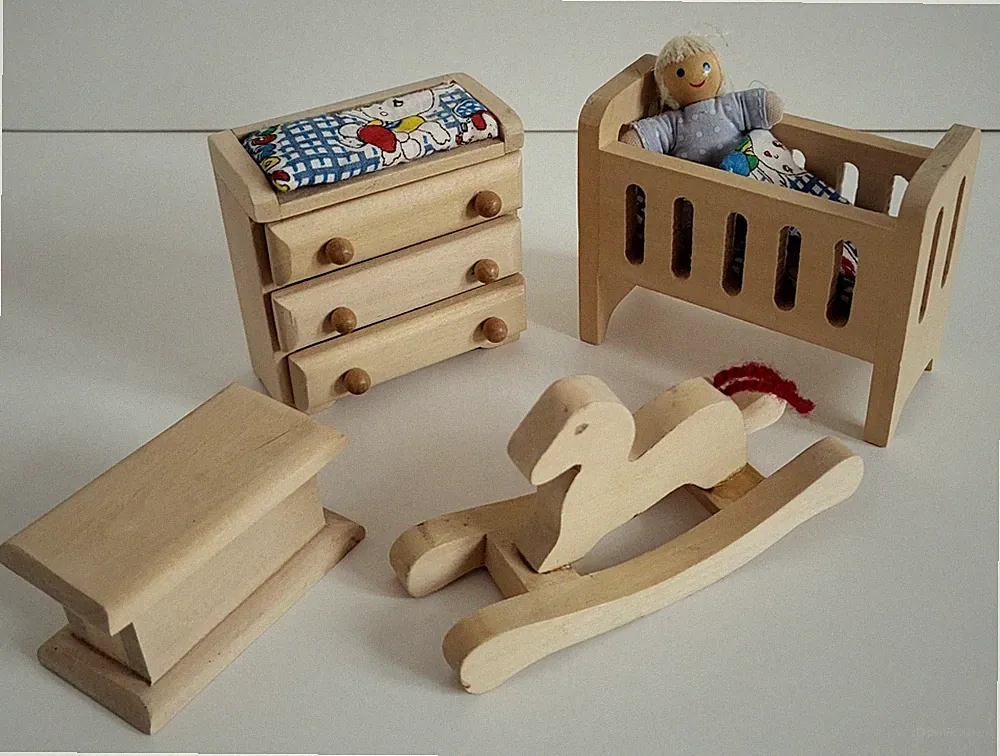 Puppenhaus-Möbel Babyzimmer Wickelkommode Bett Truhe Schaukelpferd