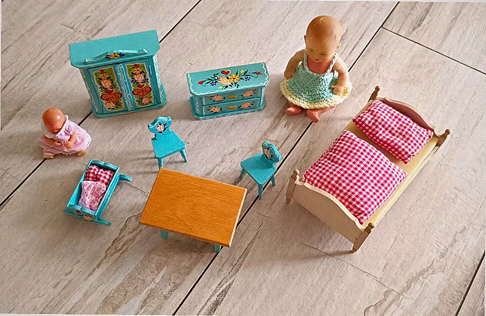 Puppenhaus Schlafzimmer Möbel-Set Holz/Stoff bemalt Bett Schrank Tisch Stuhl