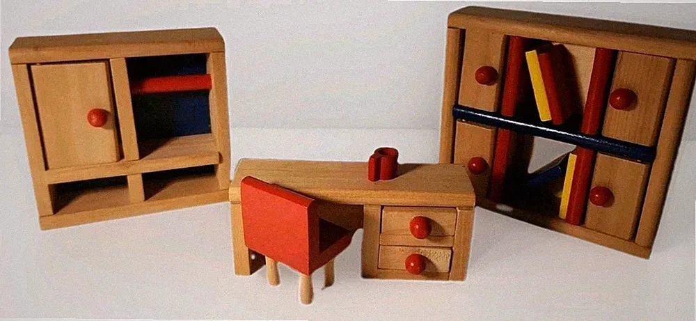 Puppenhausmöbel aus Holz, Schreibtisch, Tasse, 2 Schränke, 4 Bücher, gebraucht