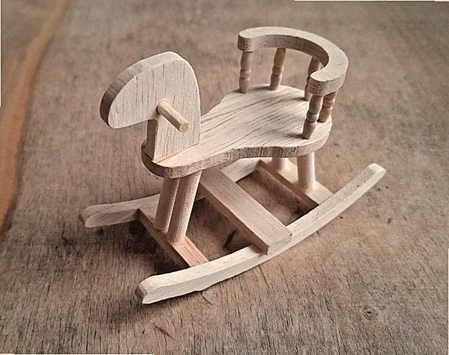 Puppenstube Miniatur Möbel Zubehör Mini Schaukelpferd Deko Stuhl Holz Basteln