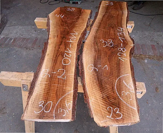 Q1+Q2 Nussbaum Walnuss Bohle Brett Couch Tisch Platte Baumkante Rustikal Epoxid