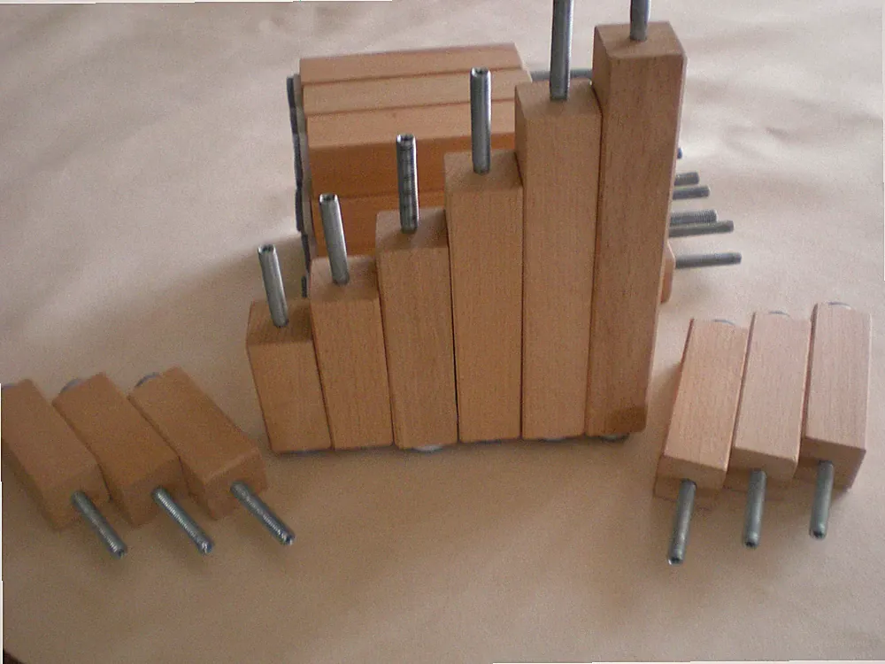 Quadratisch Möbelfüße Holzfüße Komodenfuß 30x30mm. NATUR BUCHE Höhe 5-20cm. M8
