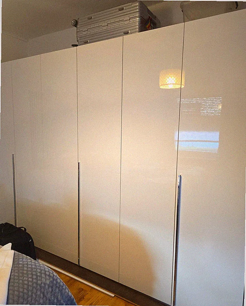 Rauch Kleiderschrank Weiß Hochglanz 6 Drehtüren verspiegelt 3 Schubl. 300x225x60