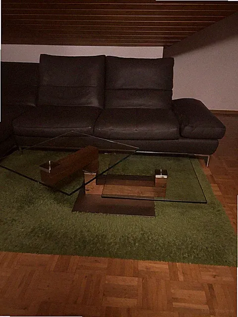 Rechteckiger Couchtisch mit Klarglasplatte, Holz-/Metallgestell, modern