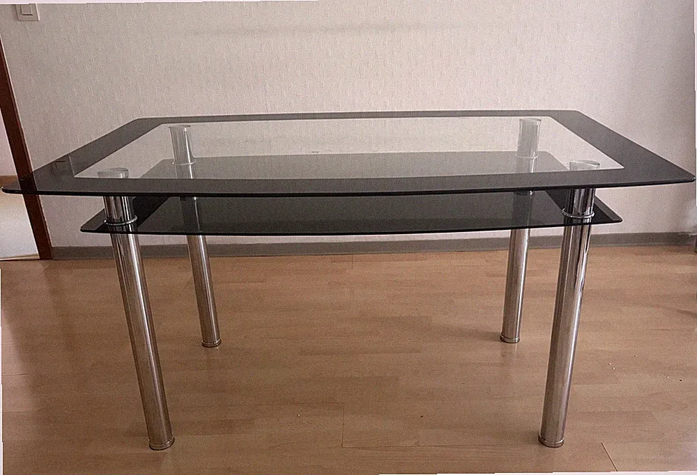 Rechteckiger Glas-Esstisch schwarz, Metallbeine Chromoptik, bis 6 Person
