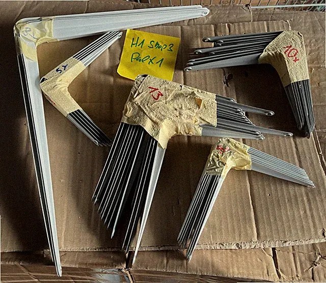 Restposten Stahlblechkonsole Winkel Regal Halter / Bunter Mix /PalX1Lochsäg