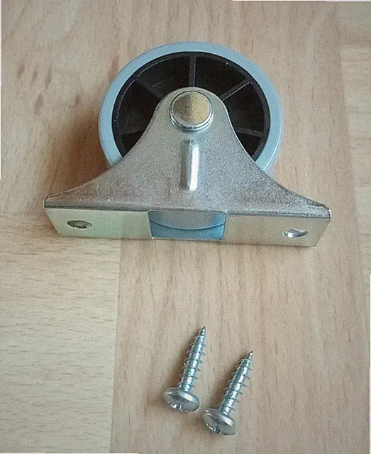 Rolle 111401 + 2 zugehörige Schrauben 109049 / Ersatzteile Ikea