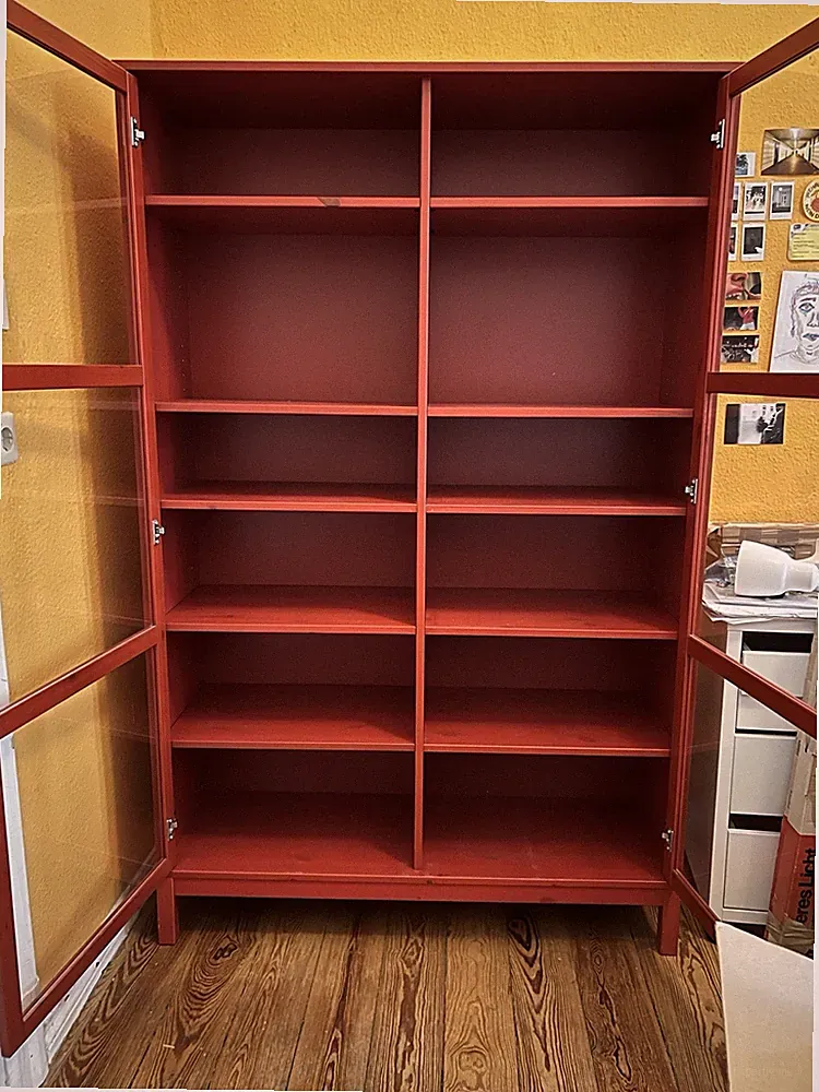 Rote IKEA Vitrine / Schrank mit Glastüren – Rot / Schwedenrot