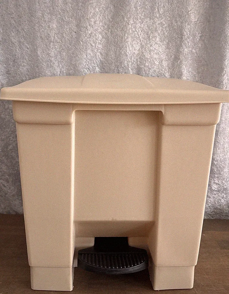 Rubbermaid Tretmülleimer Beige 30 L
