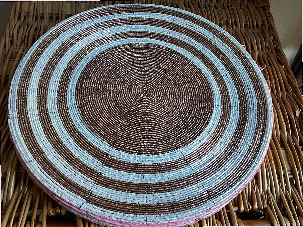 Rund Weiß/Bronze Möbel Esstisch geflochtene Glasperlen Tischset 30cm TK MAX