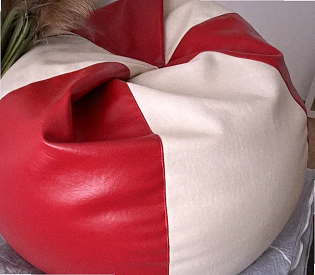 Runder Sitzsack aus Kunstleder, rot/weiß gestreift, 1-Sitzer