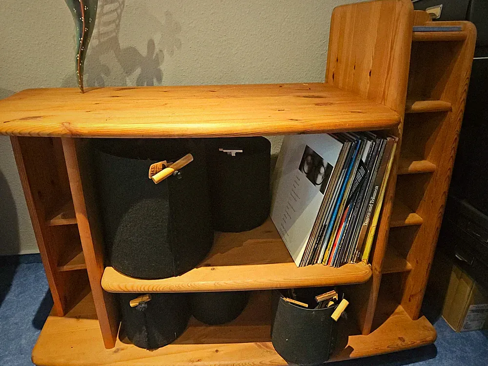Rustikales Holzregal 6 Fächer freistehend 145x80x55 cm für Schallplatten