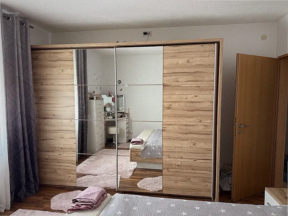 Schlafzimmer Komplettset mit Bett Matratze Schrank Nachttische und LED Leuchten