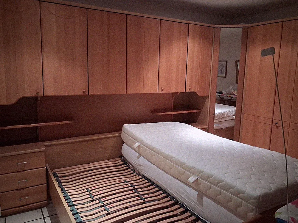 Schlafzimmermöbel-Set helles Holz, modern, Bett, Schrank, Nachttisch, Regal, Sp...