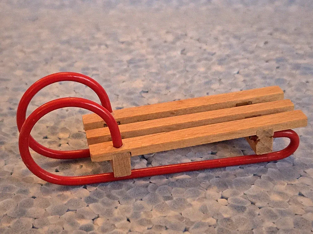 Schlitten für Caco-Puppenhaus 1:12, Buchenholz, lackiert, 70er, vintage