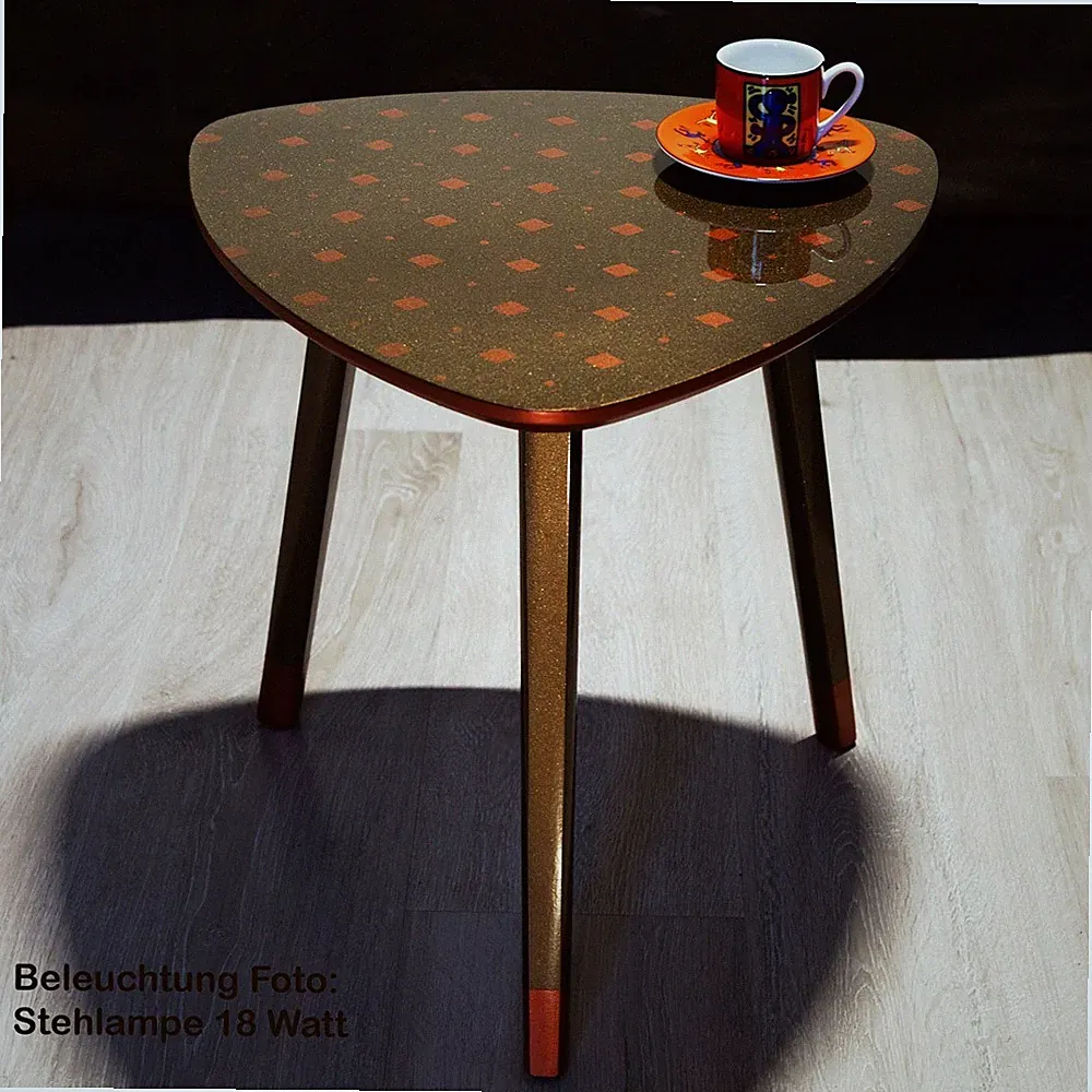 Schmuckstück! Couchtisch in skandinavischen Design mit Hochglanz-Finish