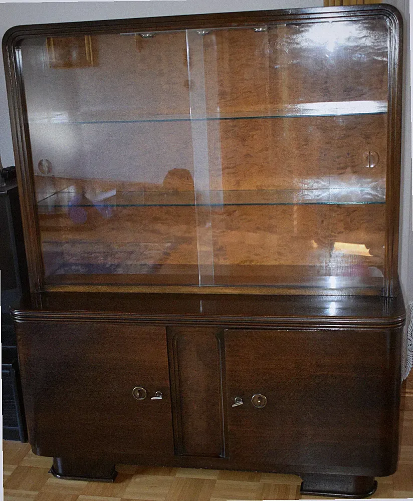 Schöne Vitrine furniert, Bauhaus Design, Nussbaum dunkel, tolles Möbel!