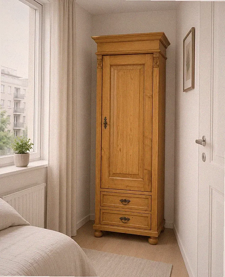 Schöner Schrank Kleiderschrank Küchenschrank aus weichholz landhaus massivholz