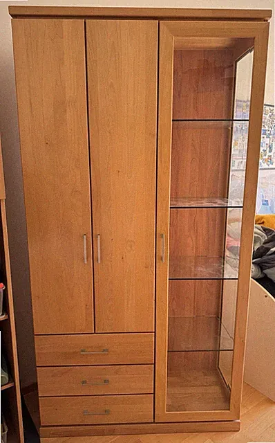 Schrank Erle massiv mit Glasvitrine von Wöstmann